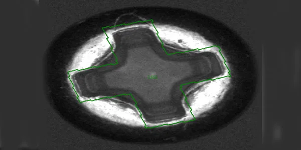 Nano Glass Disc camera view: part silhouette with the measurement overlays — a cross-recess head